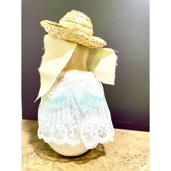 Vintage Hand Painted Farmer Bunny Gourd Art Shaker Style Lace Dress & Straw Hat - Picture 4 of 6